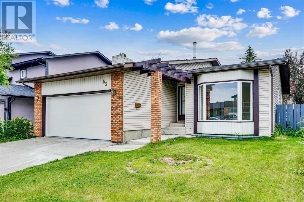 Single Family House 4 Level for Sale in  Castlefall Grove NE Castleridge Calgary 