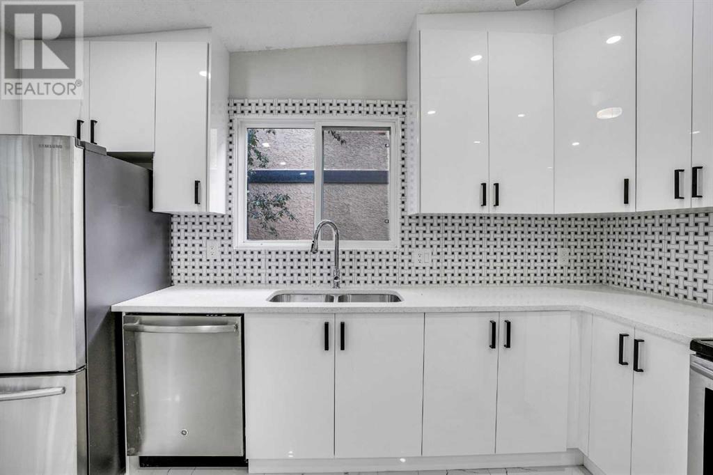 Single Family House 4 Level for Sale in  Castlefall Grove NE Castleridge Calgary 