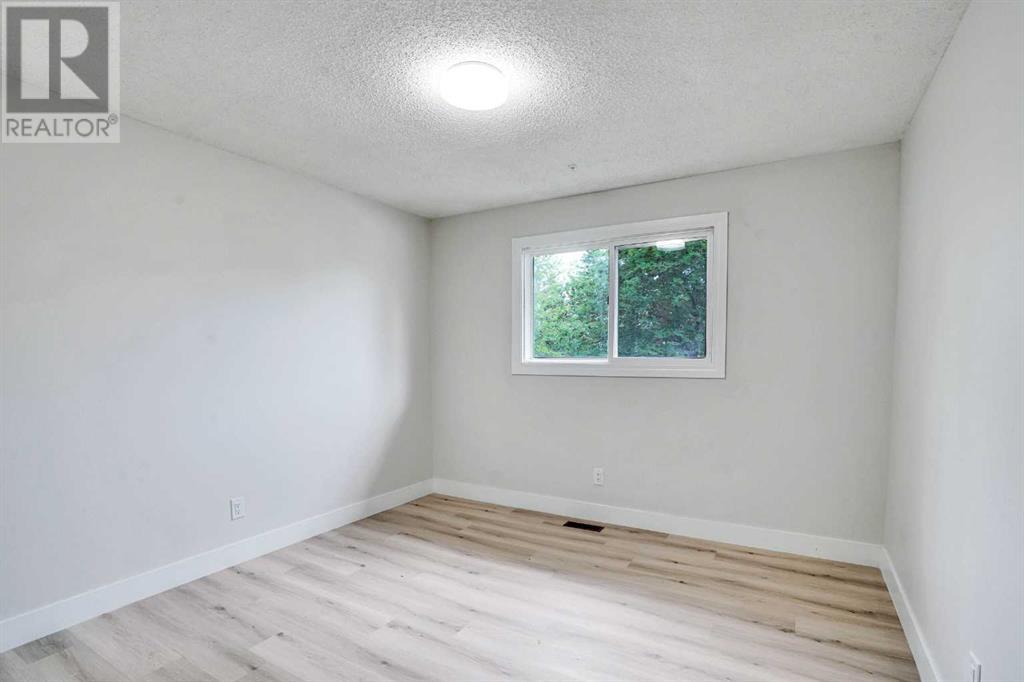 Single Family House 4 Level for Sale in  Castlefall Grove NE Castleridge Calgary 
