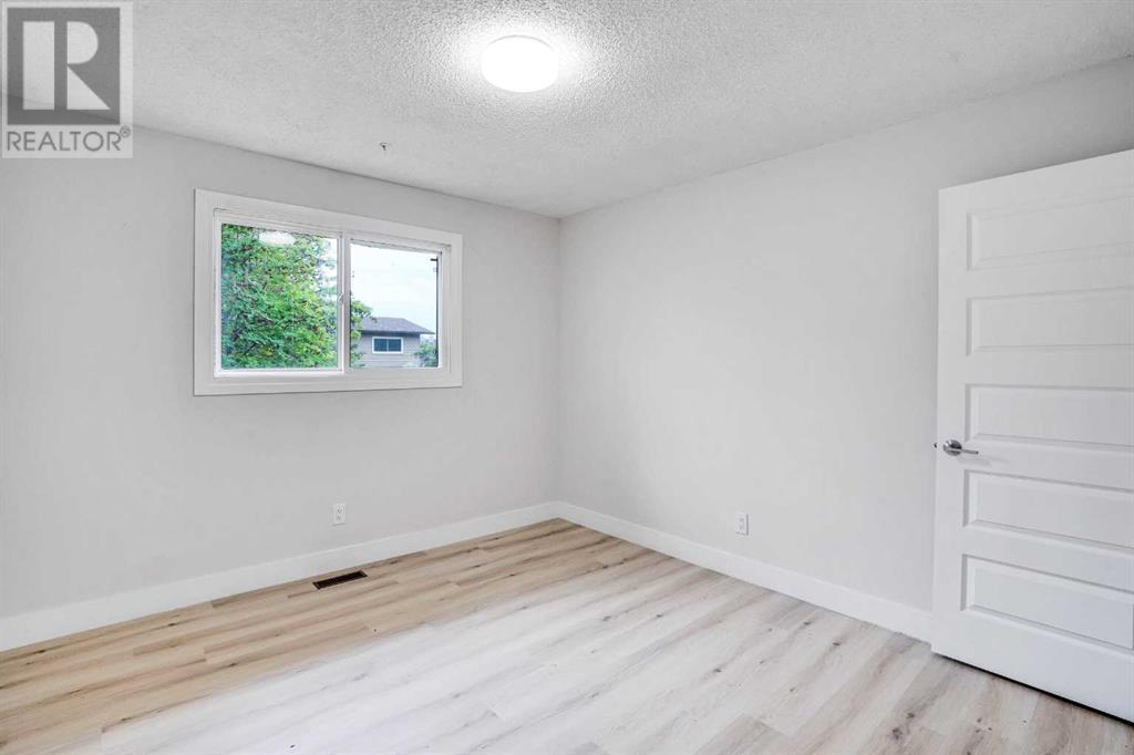 Single Family House 4 Level for Sale in  Castlefall Grove NE Castleridge Calgary 