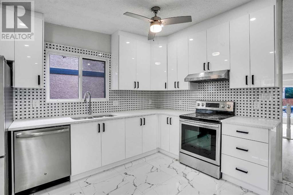 Single Family House 4 Level for Sale in  Castlefall Grove NE Castleridge Calgary 