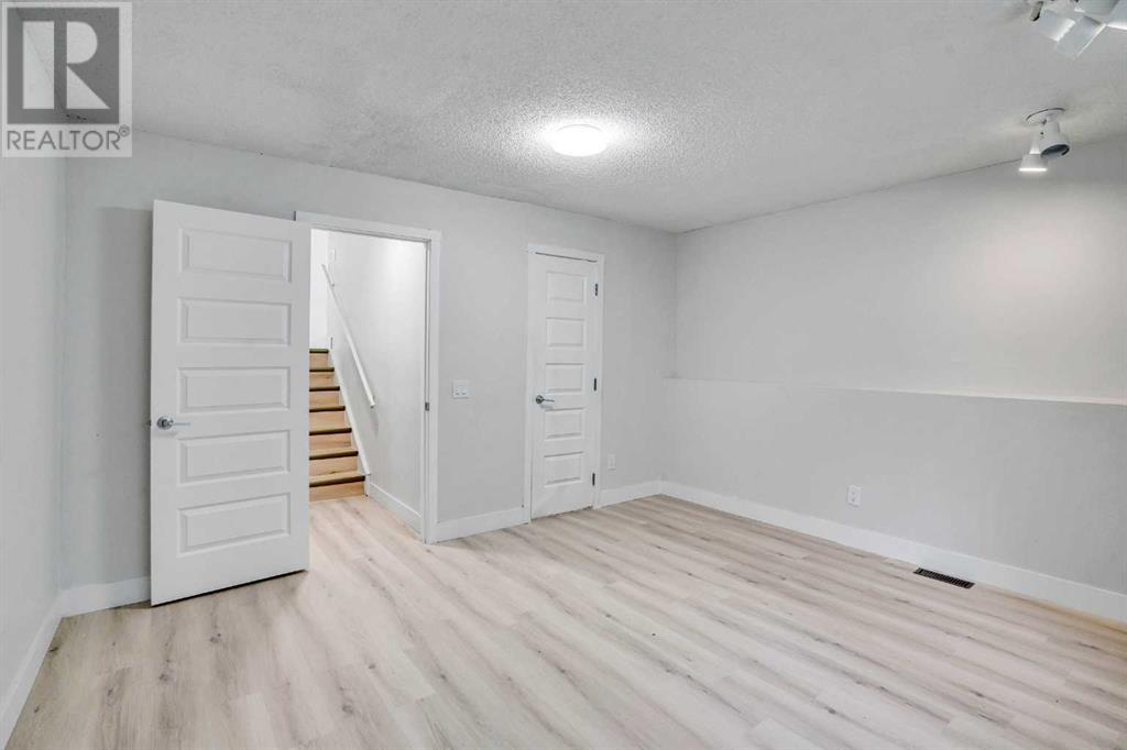 Single Family House 4 Level for Sale in  Castlefall Grove NE Castleridge Calgary 