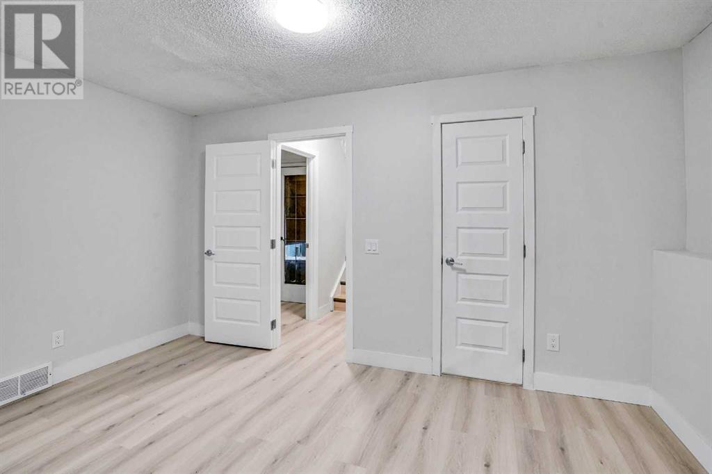 Single Family House 4 Level for Sale in  Castlefall Grove NE Castleridge Calgary 