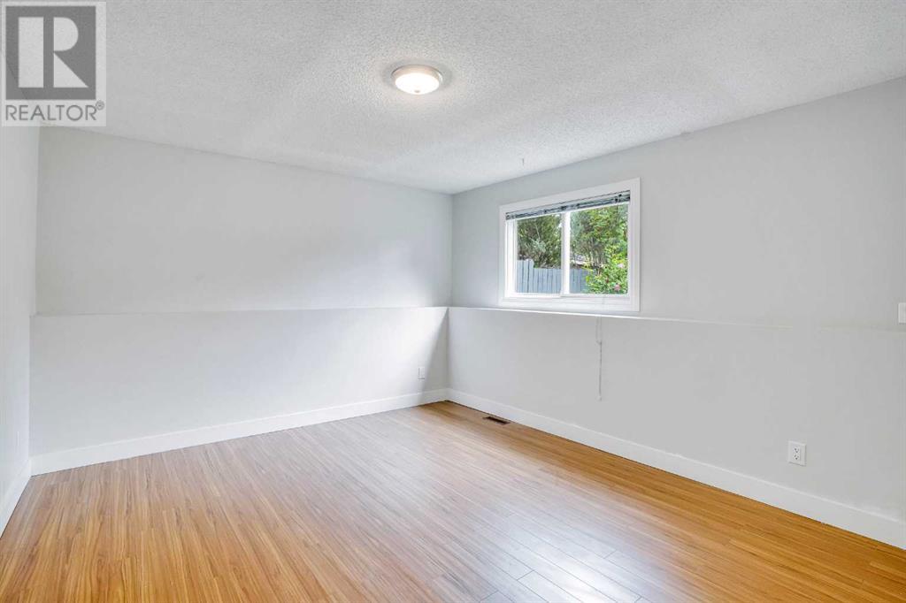 Single Family House 4 Level for Sale in  Castlefall Grove NE Castleridge Calgary 