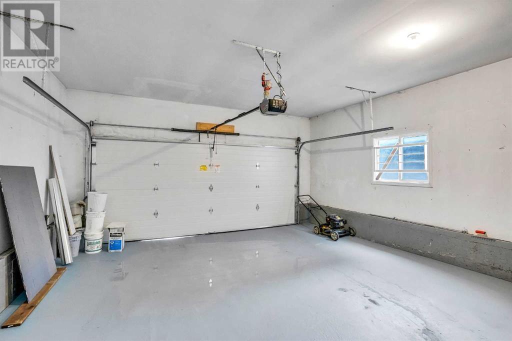 Single Family House 4 Level for Sale in  Castlefall Grove NE Castleridge Calgary 