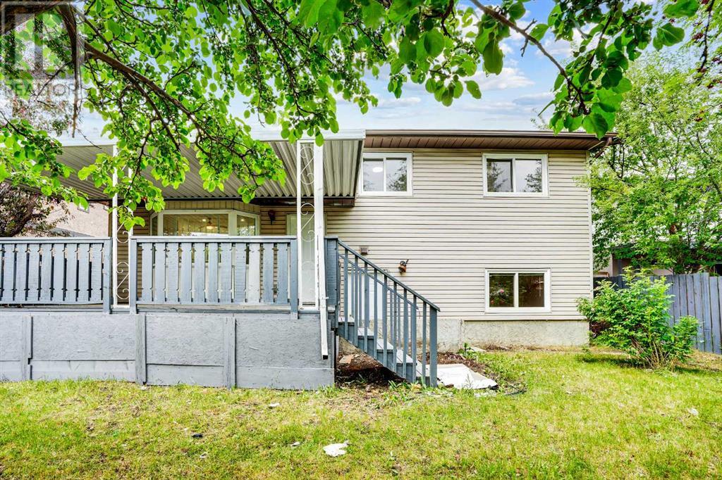 Single Family House 4 Level for Sale in  Castlefall Grove NE Castleridge Calgary 