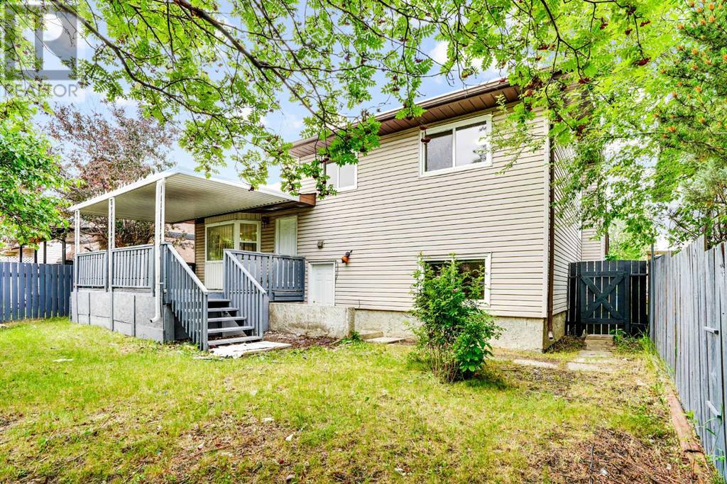 Single Family House 4 Level for Sale in  Castlefall Grove NE Castleridge Calgary 