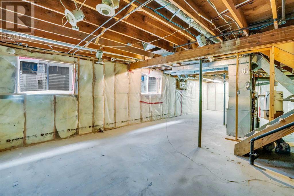 Single Family House 4 Level for Sale in  Castlefall Grove NE Castleridge Calgary 