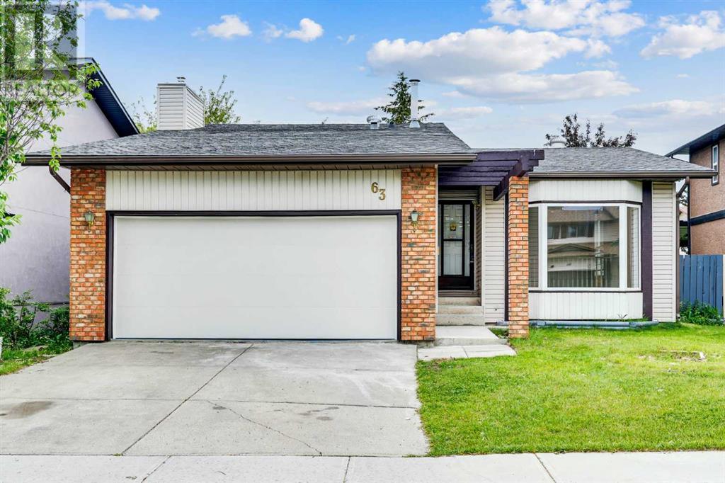 Single Family House 4 Level for Sale in  Castlefall Grove NE Castleridge Calgary 