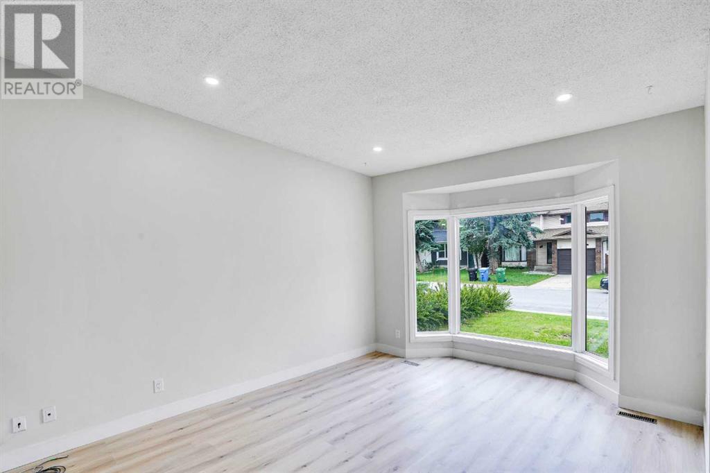 Single Family House 4 Level for Sale in  Castlefall Grove NE Castleridge Calgary 