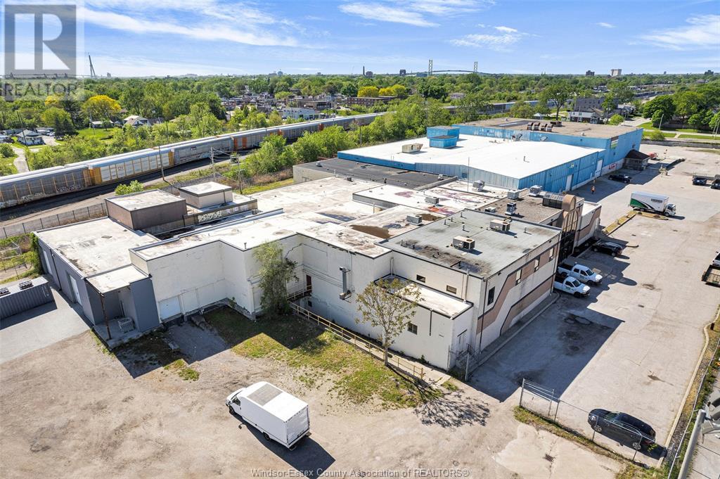 Photo 8 of 1153 Tecumseh Road West, Windsor ON