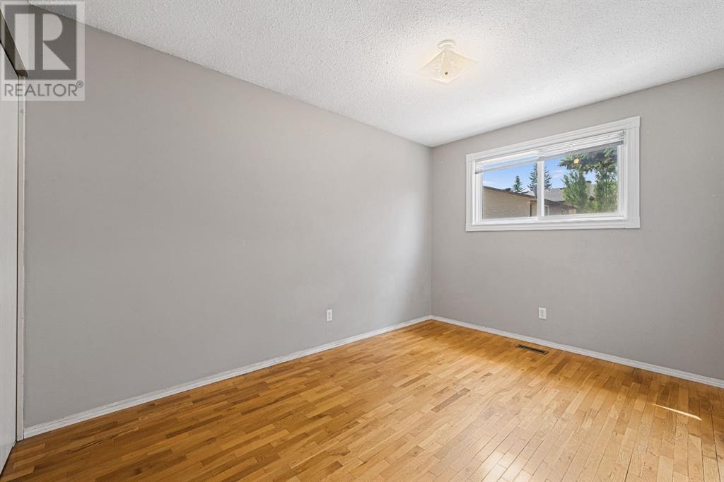 Single Family House Bi-level for Sale in  Beacham Way NW Beddington Heights Calgary 