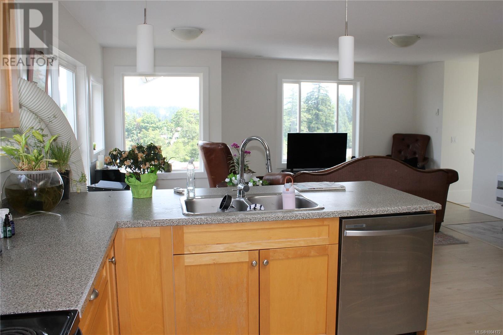 Photo 5 of 6160 Lakeview Dr, Duncan BC