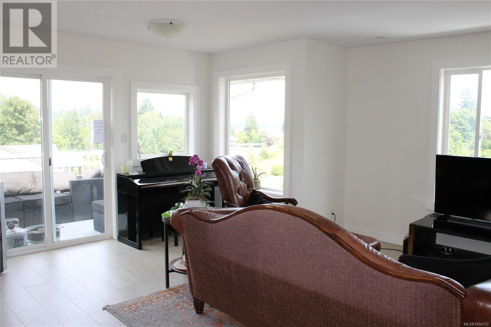 Photo 4 of 6160 Lakeview Dr, Duncan BC