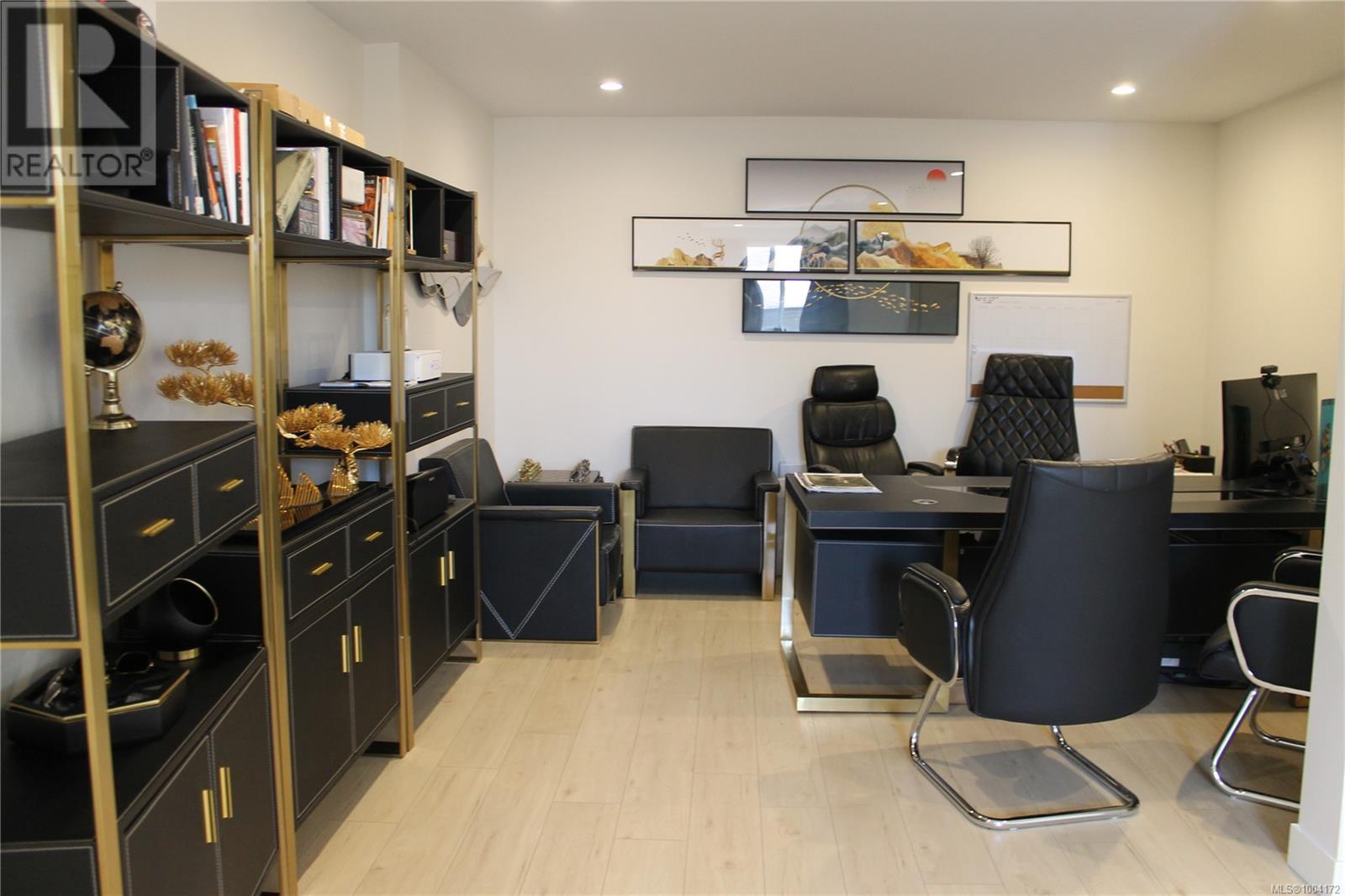 Photo 1 of 6160 Lakeview Dr, Duncan BC