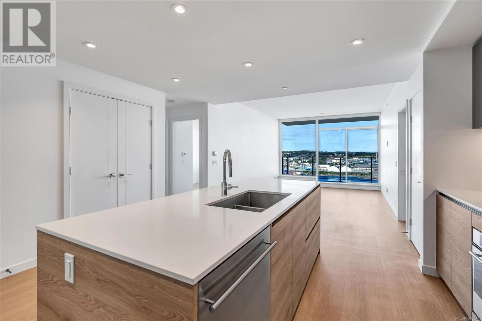 Photo 23 of 1208 363 Tyee Rd, Victoria BC