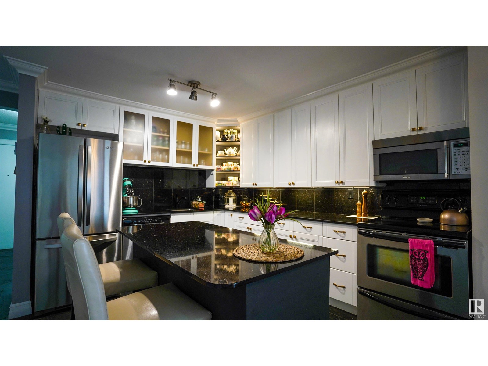 Photo 8 of 404 10165 113 St Nw Nw, Edmonton AB