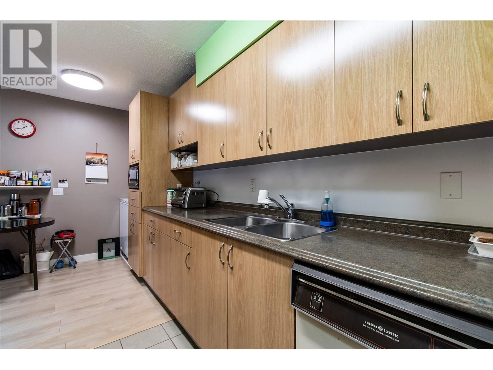 Photo 10 of 107 836 Twelfth Street, New Westminster BC
