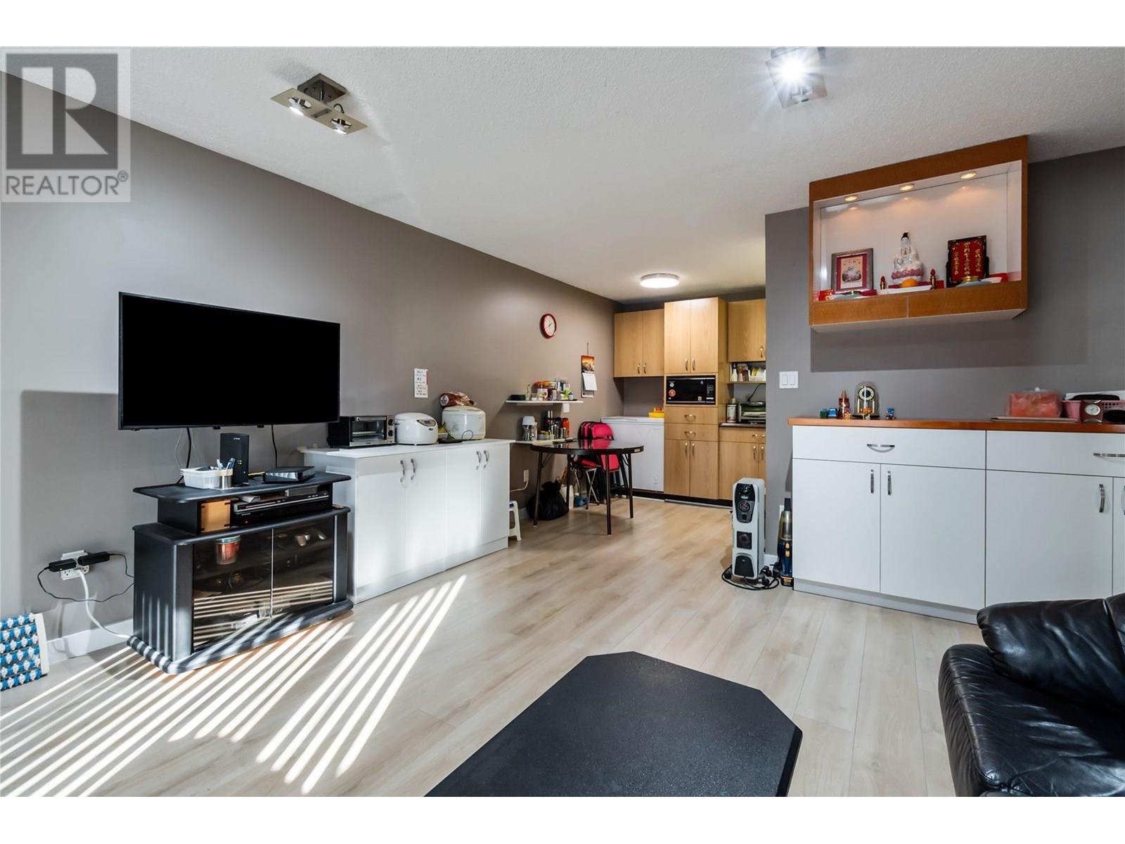 Photo 8 of 107 836 Twelfth Street, New Westminster BC