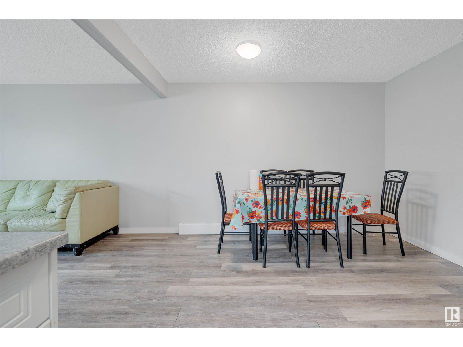 Photo 12 of 10633 152 St Nw, Edmonton AB