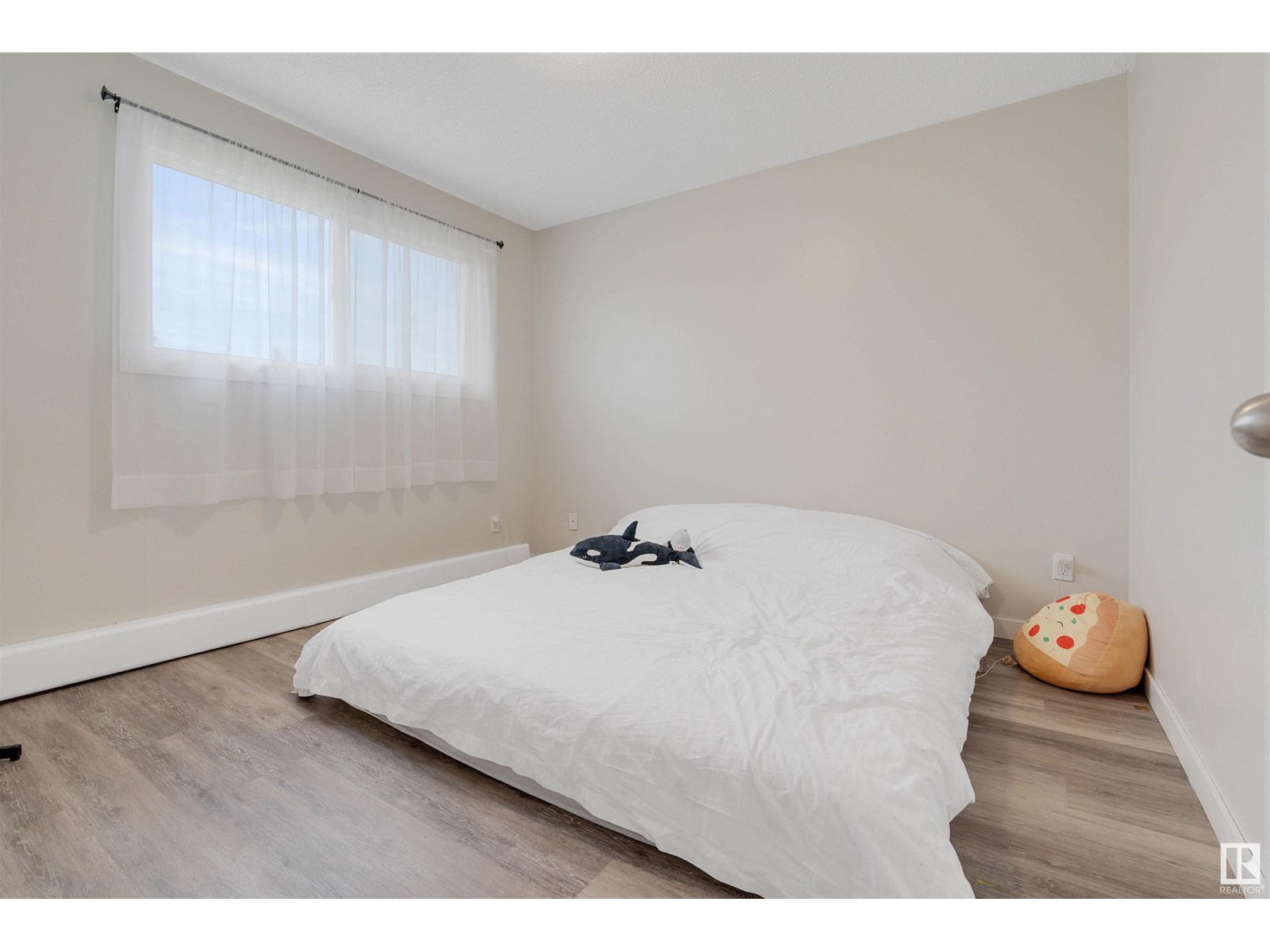 Photo 11 of 10633 152 St Nw, Edmonton AB