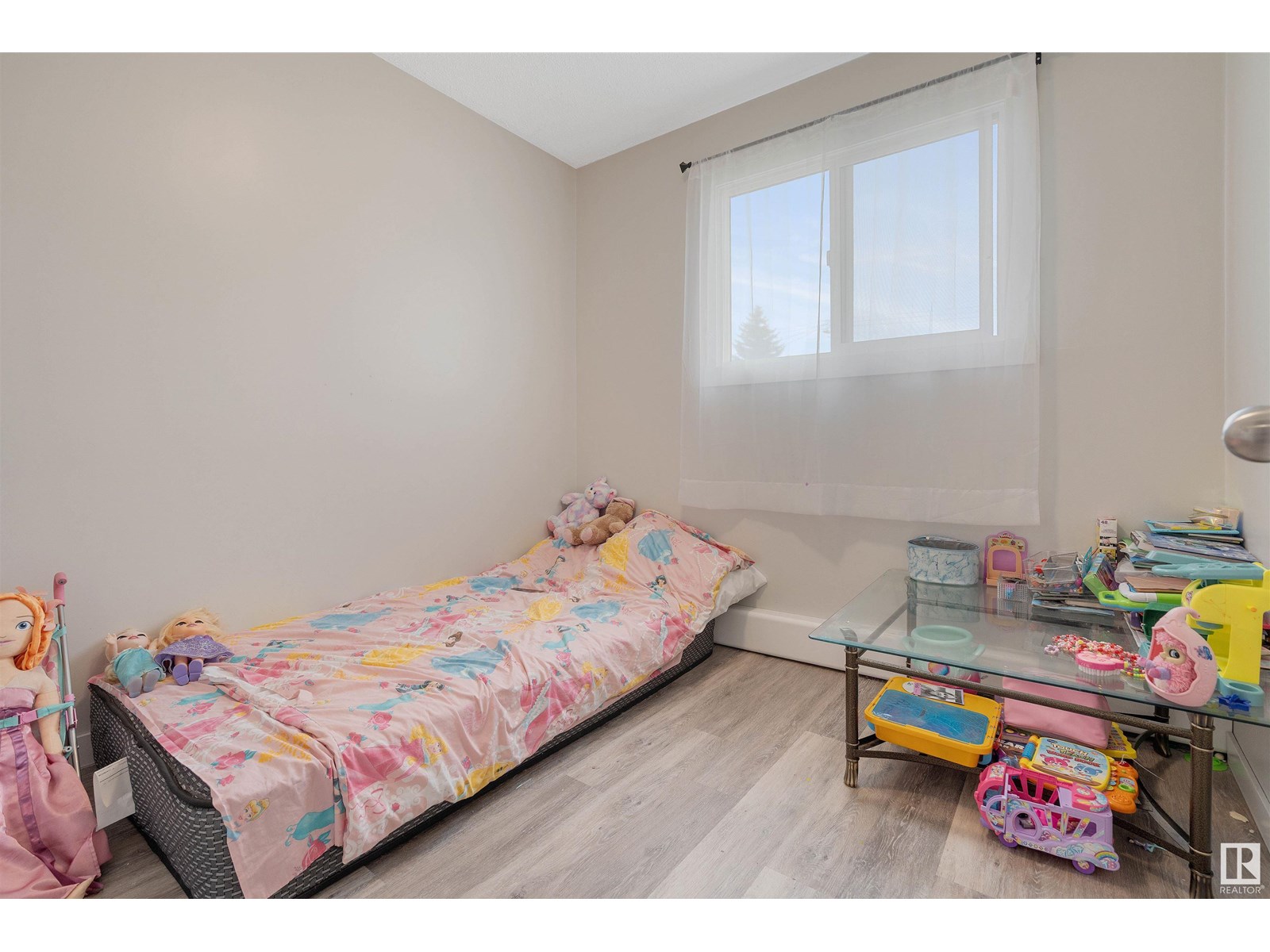 Photo 9 of 10633 152 St Nw, Edmonton AB