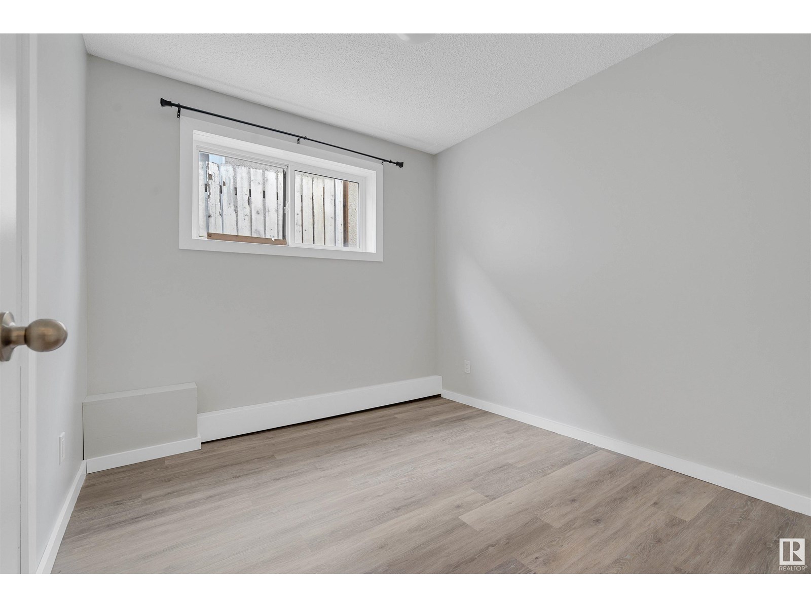 Photo 6 of 10633 152 St Nw, Edmonton AB
