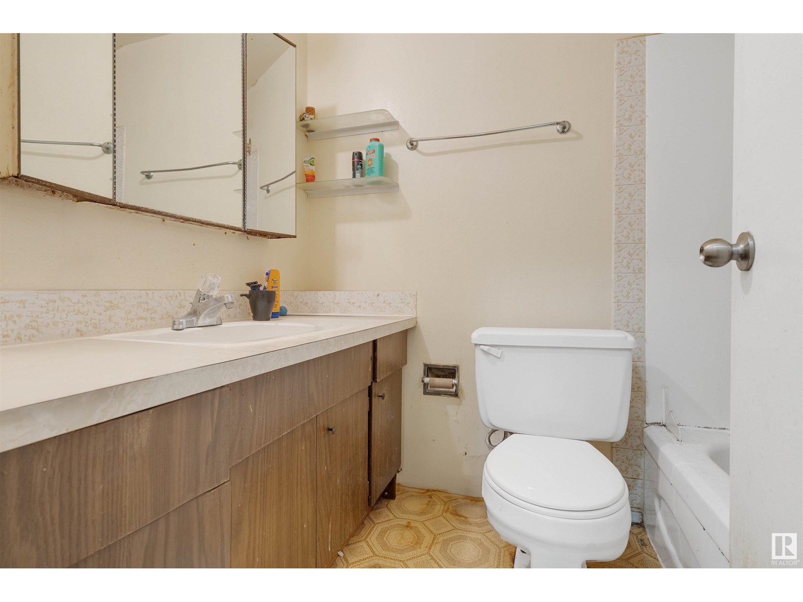Photo 19 of 10633 152 St Nw, Edmonton AB