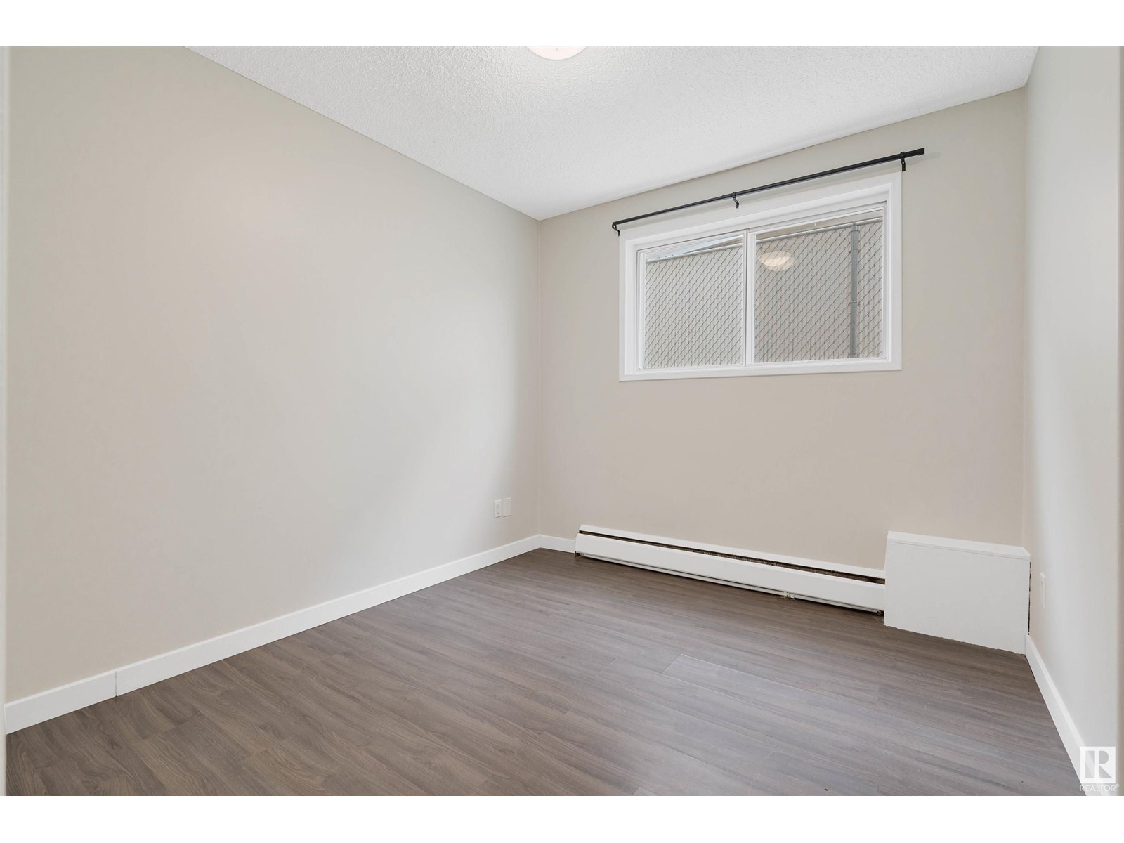 Photo 7 of 10633 152 St Nw, Edmonton AB
