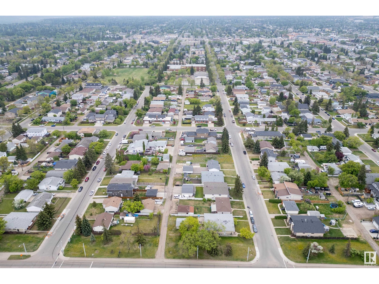 Photo 1 of 10633 152 St Nw, Edmonton AB