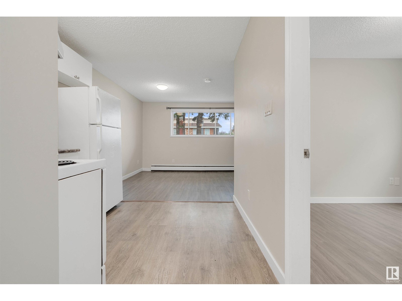 Photo 5 of 10633 152 St Nw, Edmonton AB