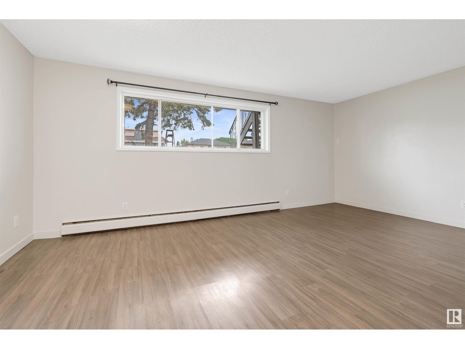Photo 3 of 10633 152 St Nw, Edmonton AB