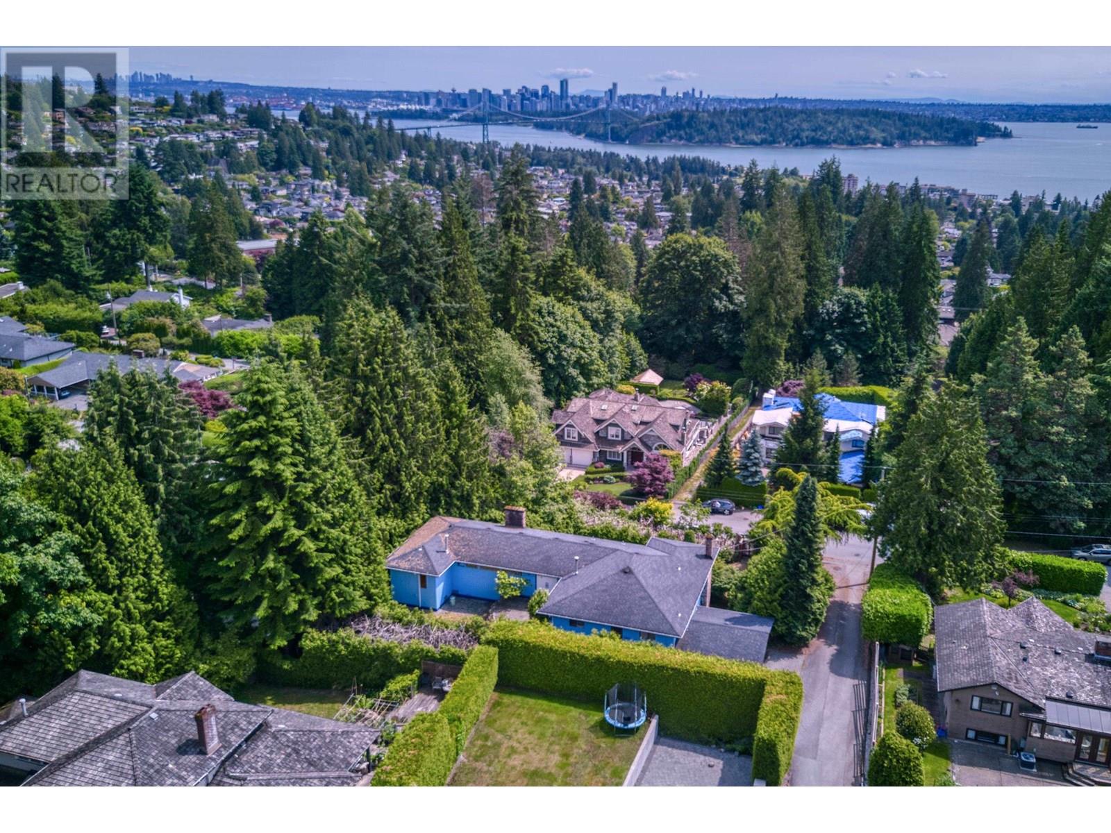 1337 OTTAWA AVENUE, West Vancouver