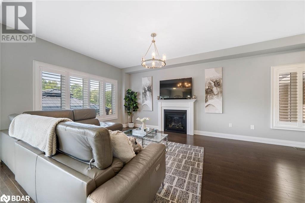 Photo 10 of 3 Muirfield Drive, Barrie ON