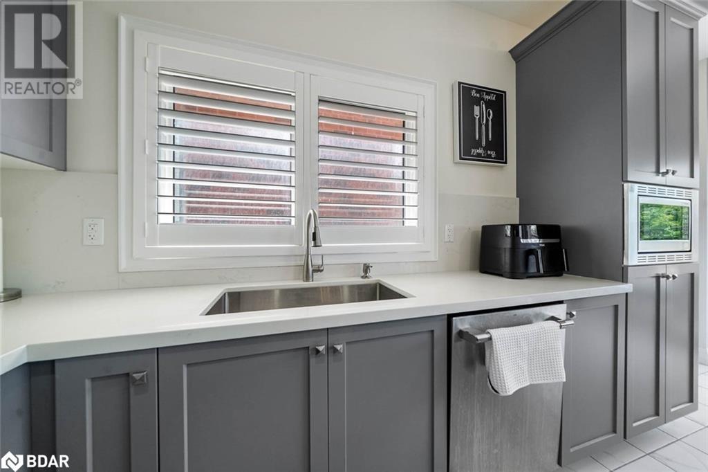 Photo 4 of 3 Muirfield Drive, Barrie ON
