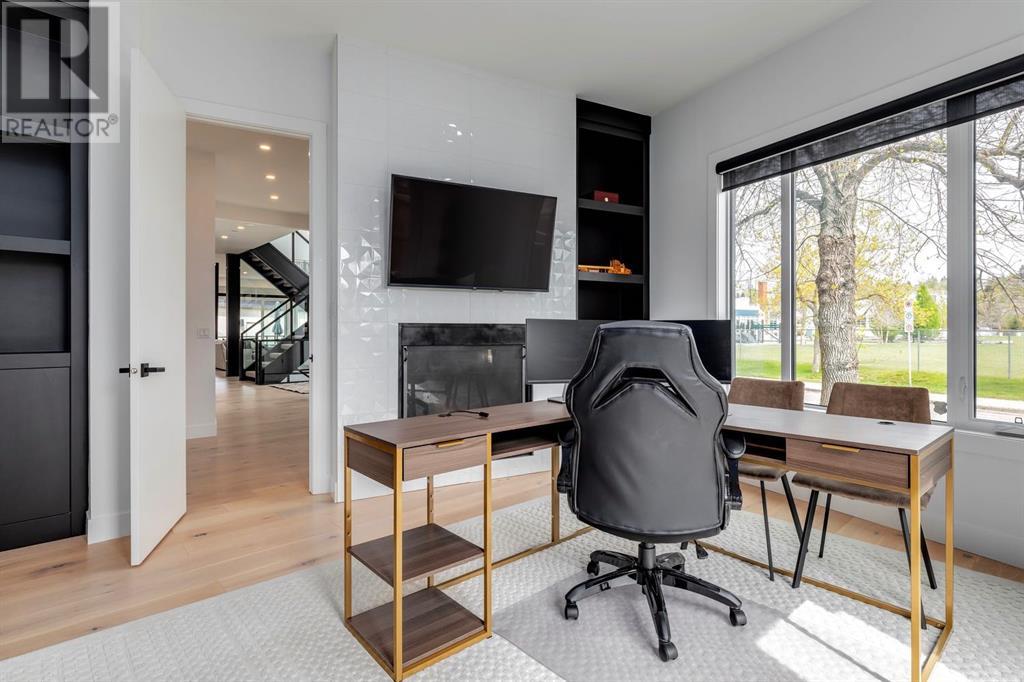 Single Family House for Sale in   Avenue NW Parkdale Calgary 