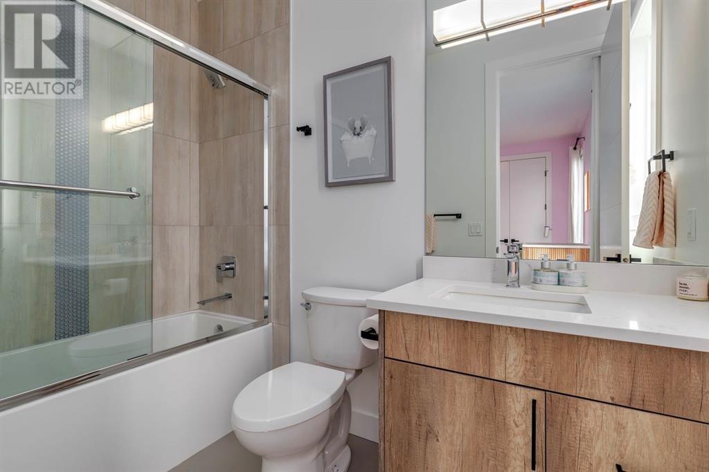 Single Family House for Sale in   Avenue NW Parkdale Calgary 