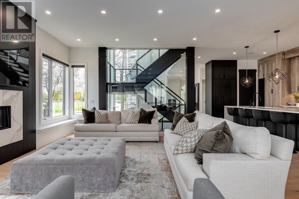 Single Family House for Sale in   Avenue NW Parkdale Calgary 
