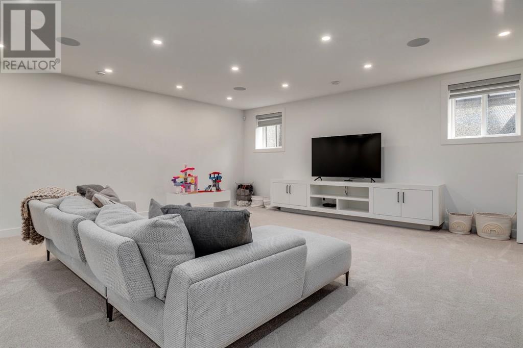 Single Family House for Sale in   Avenue NW Parkdale Calgary 