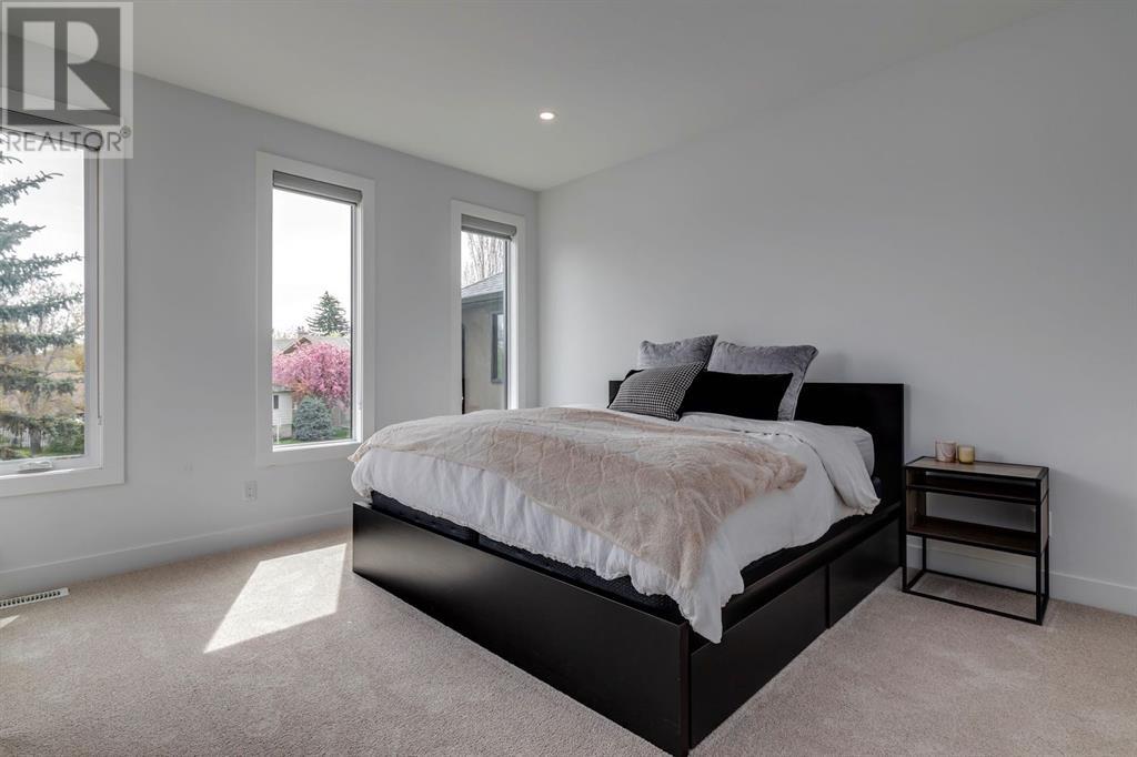 Single Family House for Sale in   Avenue NW Parkdale Calgary 