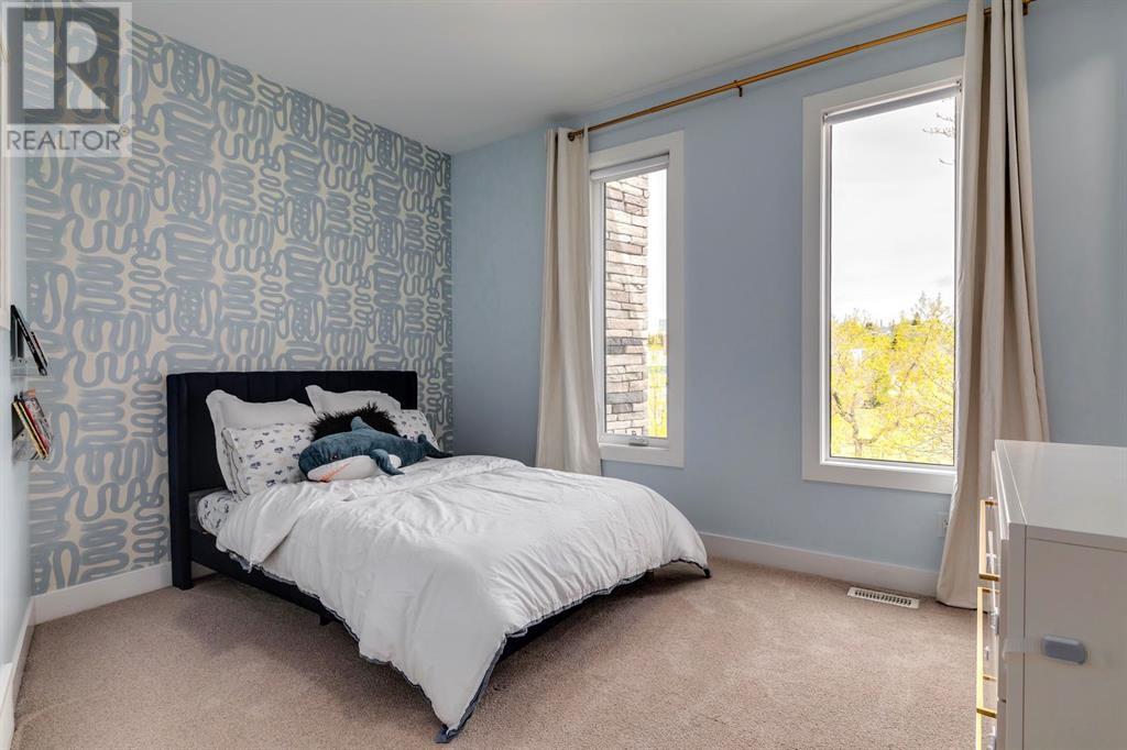 Single Family House for Sale in   Avenue NW Parkdale Calgary 