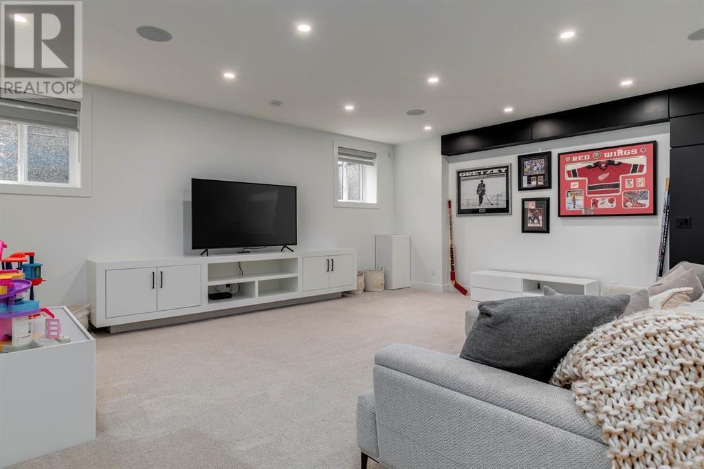 Single Family House for Sale in   Avenue NW Parkdale Calgary 