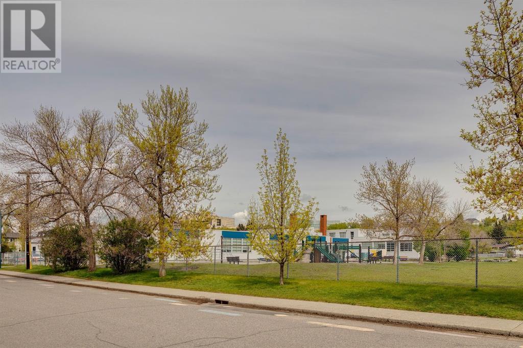 Single Family House for Sale in   Avenue NW Parkdale Calgary 