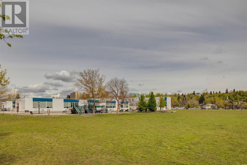 Single Family House for Sale in   Avenue NW Parkdale Calgary 