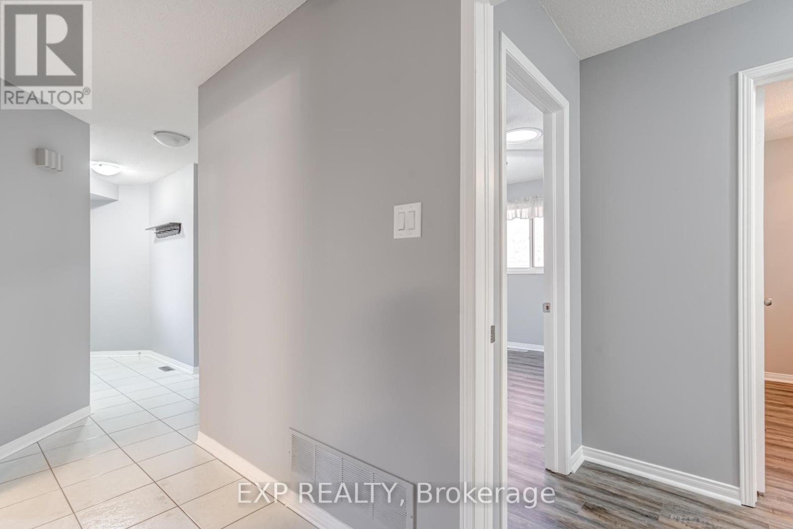 Single Family House Bungalow for Sale in  MCVEIGH DRIVE Barrie (Northwest) 