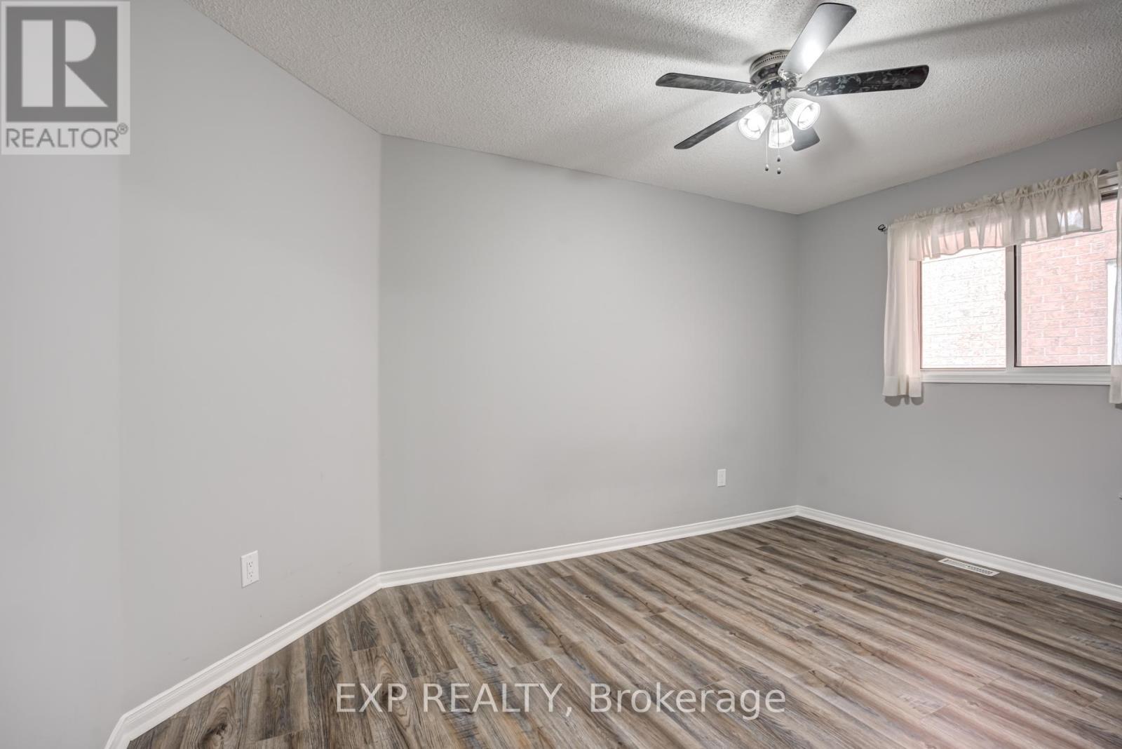 Single Family House Bungalow for Sale in  MCVEIGH DRIVE Barrie (Northwest) 