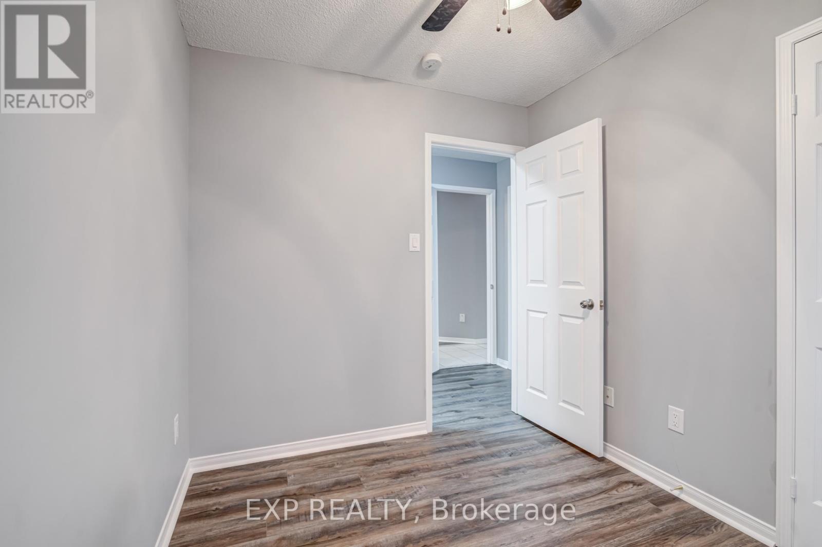 Single Family House Bungalow for Sale in  MCVEIGH DRIVE Barrie (Northwest) 