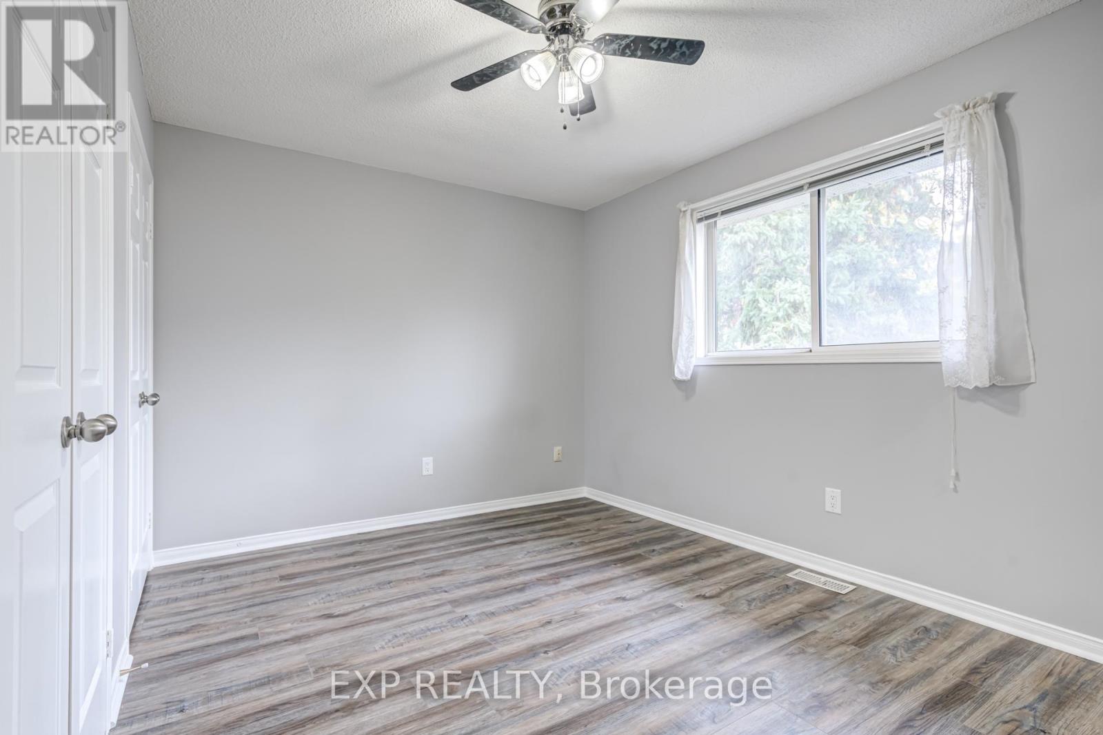 Single Family House Bungalow for Sale in  MCVEIGH DRIVE Barrie (Northwest) 