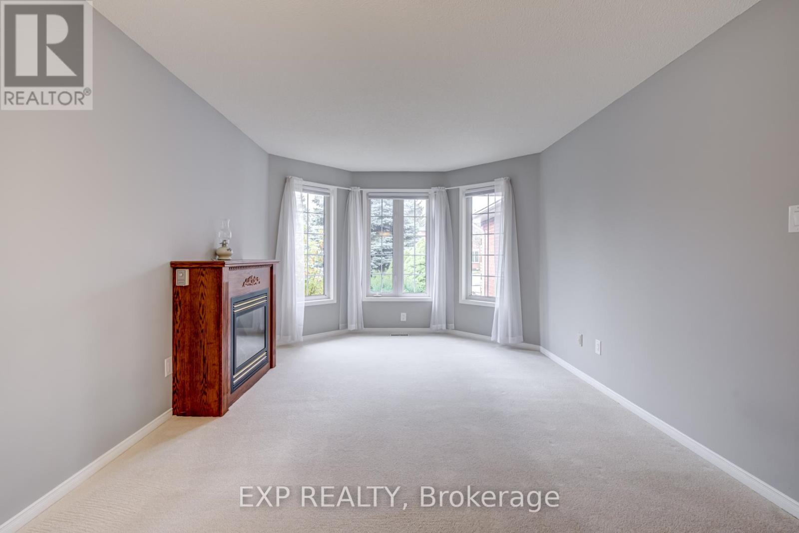 Single Family House Bungalow for Sale in  MCVEIGH DRIVE Barrie (Northwest) 