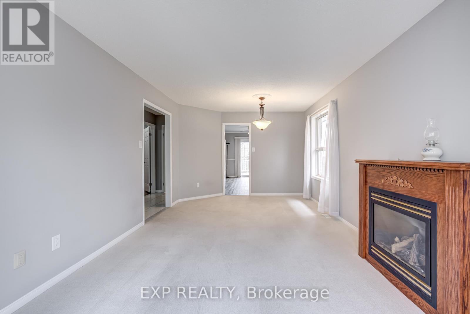 Single Family House Bungalow for Sale in  MCVEIGH DRIVE Barrie (Northwest) 